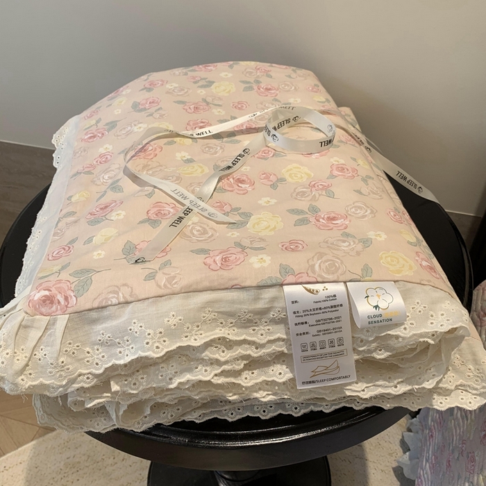 91家纺网 家纺一手货源 找家纺 奈萝家纺 2025春夏新款全棉纯棉蕾丝花边款夏被夏凉被空调被 蔷薇