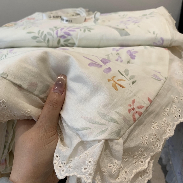 91家纺网 家纺一手货源 找家纺 奈萝家纺 2025春夏新款全棉纯棉蕾丝花边款夏被夏凉被空调被 夏之语