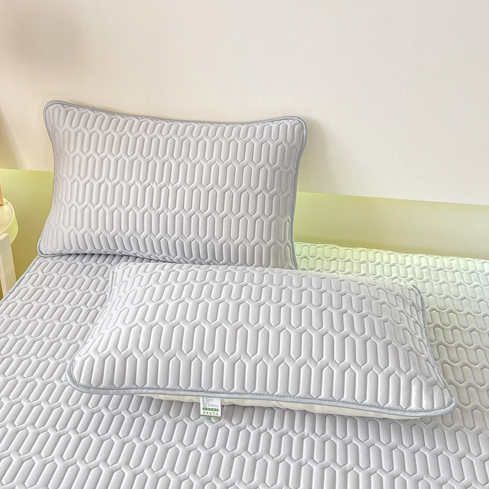 91家纺网 家纺一手货源 找家纺 （总）耐思家纺 2025新款A类0.5乳胶母婴级凉感丝印花乳胶凉席-单枕套