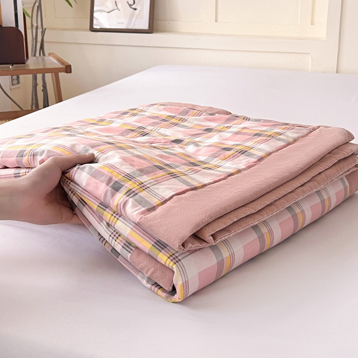 91家纺网 家纺一手货源 找家纺 维娜斯2025新款无印风水洗棉夏被 诺西-粉