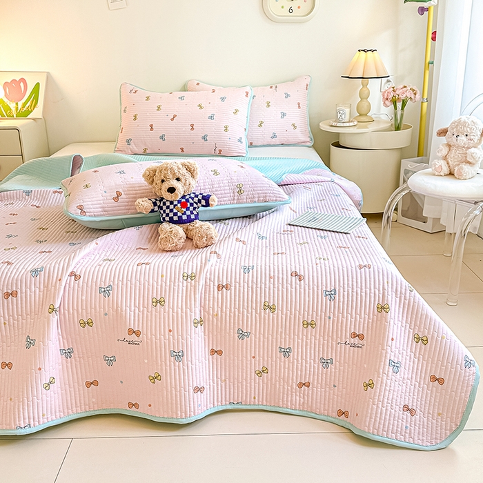 91家纺网 家纺一手货源 找家纺 恒尚居 2025新款双层纱小云棉多功能床盖-自由空间 蝴蝶结--浅粉梦境