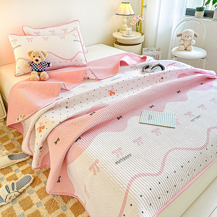 91家纺网 家纺一手货源 找家纺 恒尚居 2025新款双层纱小云棉多功能床盖-自由空间 莓蝶之恋--粉蝶引力