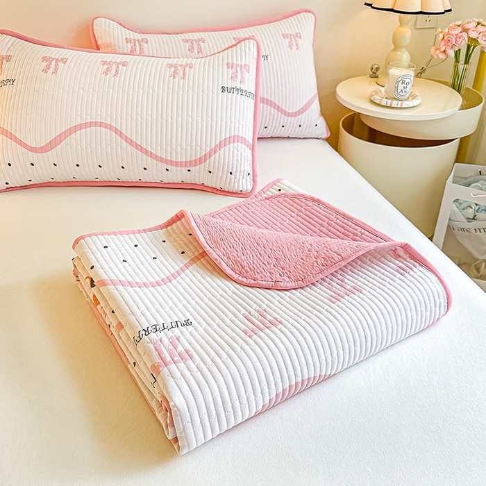 91家纺网 家纺一手货源 找家纺 恒尚居 2025新款双层纱小云棉多功能床盖-自由空间 莓蝶之恋--粉蝶引力