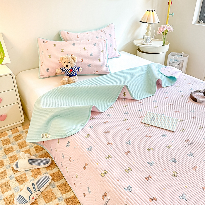 91家纺网 家纺一手货源 找家纺 橘夏家纺 2025新款双层纱小云棉多功能床盖-自由空间 蝴蝶结--浅粉梦境