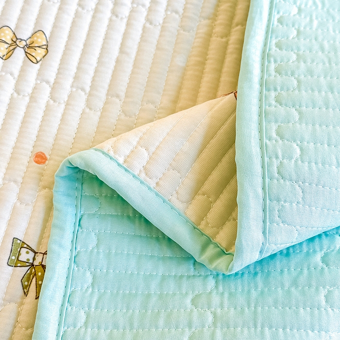 91家纺网 家纺一手货源 找家纺 橘夏家纺 2025新款双层纱小云棉多功能床盖-自由空间 蝴蝶结--浅米梦境
