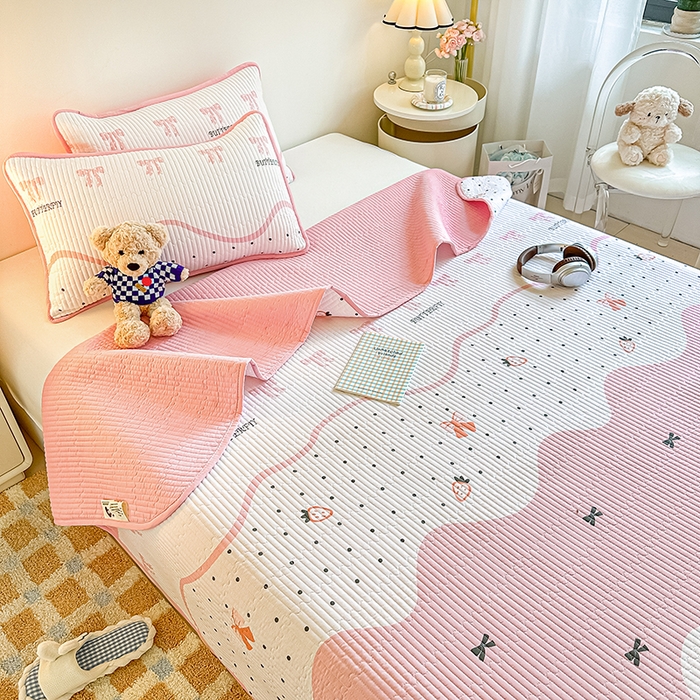 91家纺网 家纺一手货源 找家纺 橘夏家纺 2025新款双层纱小云棉多功能床盖-自由空间 莓蝶之恋--粉蝶引力