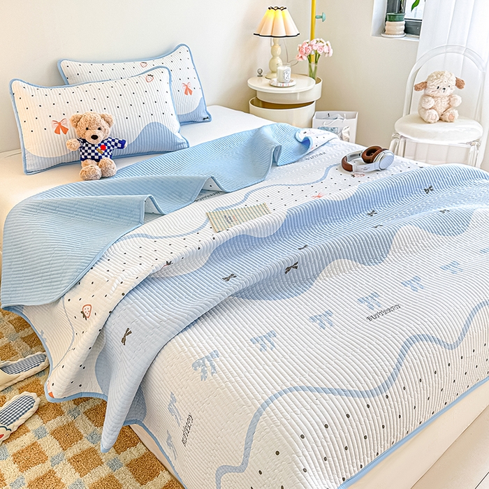 91家纺网 家纺一手货源 找家纺 橘夏家纺 2025新款双层纱小云棉多功能床盖-自由空间 莓蝶之恋--蓝蝶引力