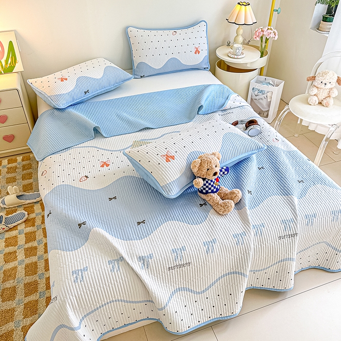 91家纺网 家纺一手货源 找家纺 橘夏家纺 2025新款双层纱小云棉多功能床盖-自由空间 莓蝶之恋--蓝蝶引力