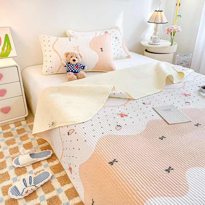 91家纺网 家纺一手货源 找家纺 橘夏家纺 2025新款双层纱小云棉多功能床盖-自由空间 莓蝶之恋--玉蝶引力