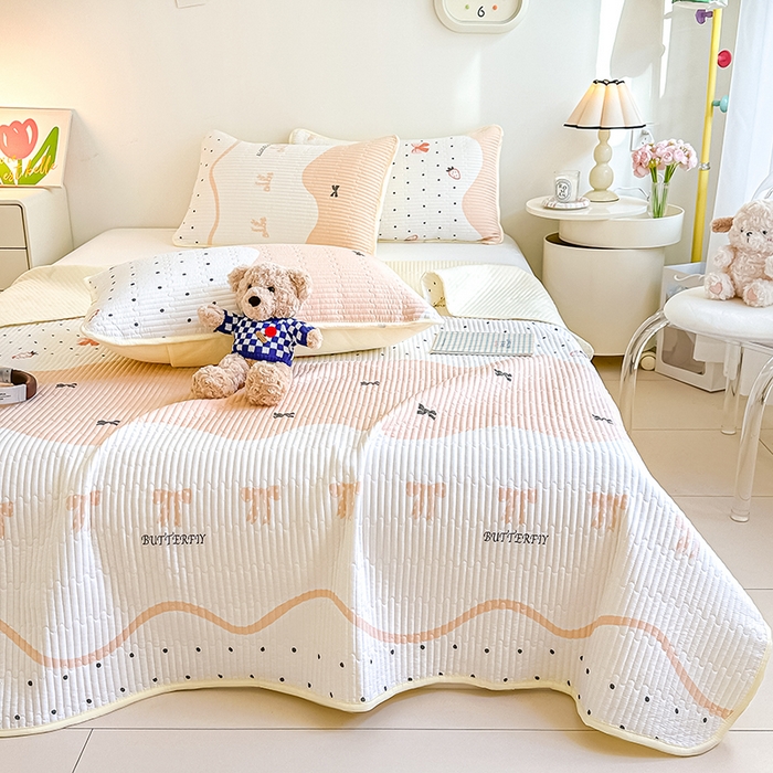 91家纺网 家纺一手货源 找家纺 橘夏家纺 2025新款双层纱小云棉多功能床盖-自由空间 莓蝶之恋--玉蝶引力