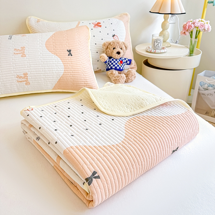 91家纺网 家纺一手货源 找家纺 橘夏家纺 2025新款双层纱小云棉多功能床盖-自由空间 莓蝶之恋--玉蝶引力