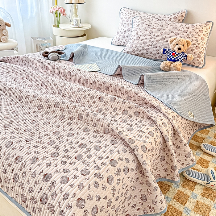 91家纺网 家纺一手货源 找家纺 橘夏家纺2025新款双层纱小云棉多功能床盖-亲密无间 贝壳秘境--咖贝