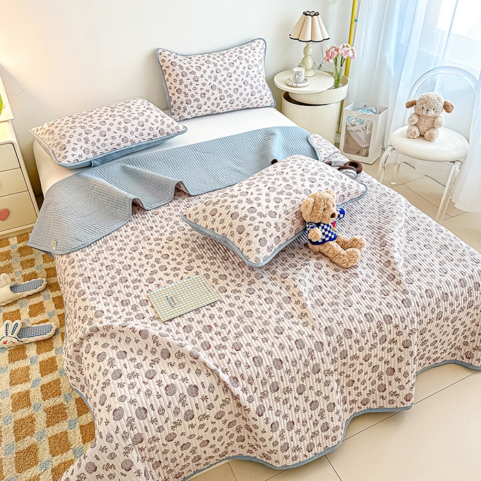 91家纺网 家纺一手货源 找家纺 橘夏家纺2025新款双层纱小云棉多功能床盖-亲密无间 贝壳秘境--咖贝