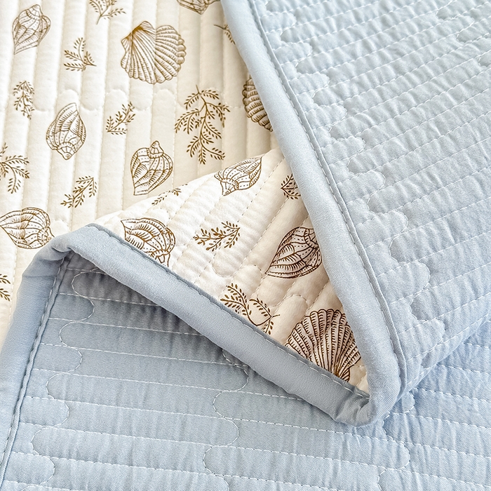 91家纺网 家纺一手货源 找家纺 橘夏家纺2025新款双层纱小云棉多功能床盖-亲密无间 贝壳秘境--卡贝