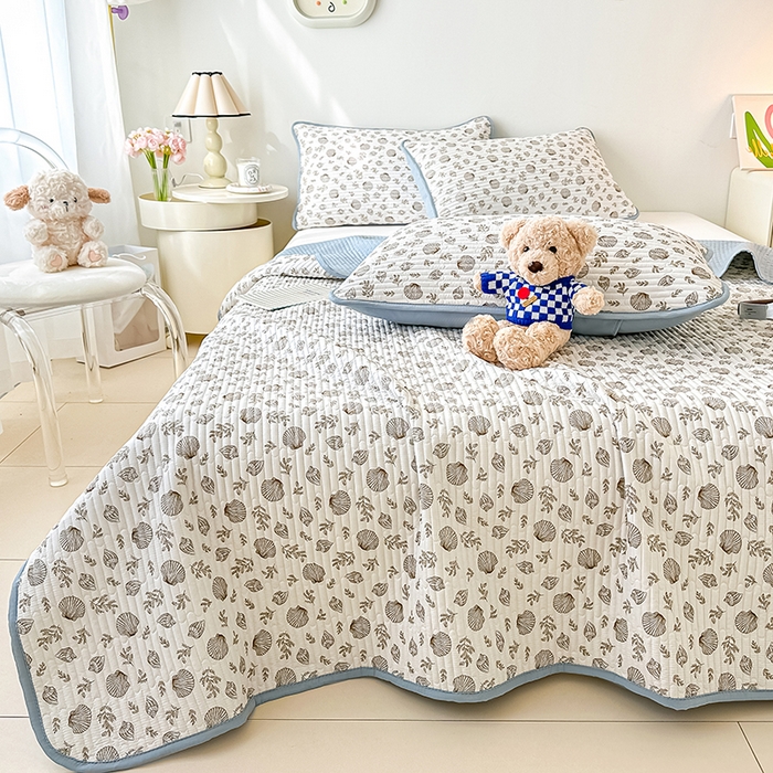 91家纺网 家纺一手货源 找家纺 橘夏家纺2025新款双层纱小云棉多功能床盖-亲密无间 贝壳秘境--卡贝