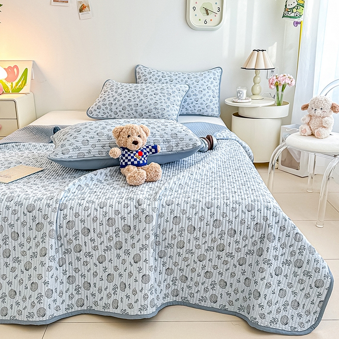 91家纺网 家纺一手货源 找家纺 橘夏家纺2025新款双层纱小云棉多功能床盖-亲密无间 贝壳秘境--蓝贝