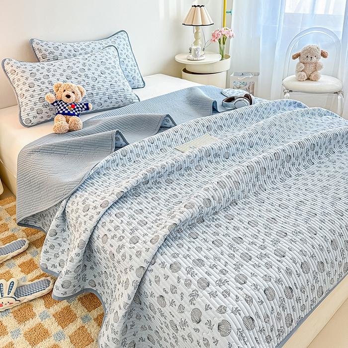 91家纺网 家纺一手货源 找家纺 橘夏家纺2025新款双层纱小云棉多功能床盖-亲密无间 贝壳秘境--蓝贝