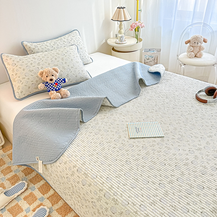 91家纺网 家纺一手货源 找家纺 橘夏家纺2025新款双层纱小云棉多功能床盖-亲密无间 贝壳秘境--米贝