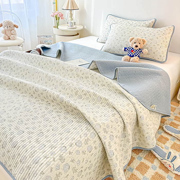 91家纺网 家纺一手货源 找家纺 橘夏家纺2025新款双层纱小云棉多功能床盖-亲密无间 贝壳秘境--米贝