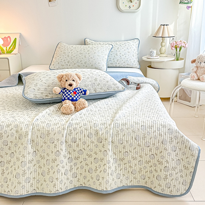 91家纺网 家纺一手货源 找家纺 橘夏家纺2025新款双层纱小云棉多功能床盖-亲密无间 贝壳秘境--米贝