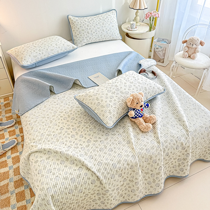 91家纺网 家纺一手货源 找家纺 橘夏家纺2025新款双层纱小云棉多功能床盖-亲密无间 贝壳秘境--米贝