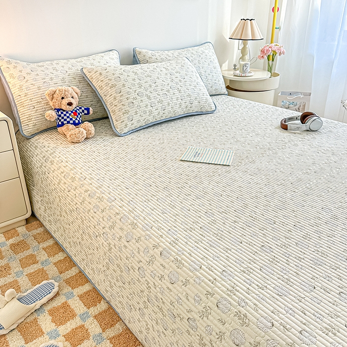 91家纺网 家纺一手货源 找家纺 橘夏家纺2025新款双层纱小云棉多功能床盖-亲密无间 贝壳秘境--米贝