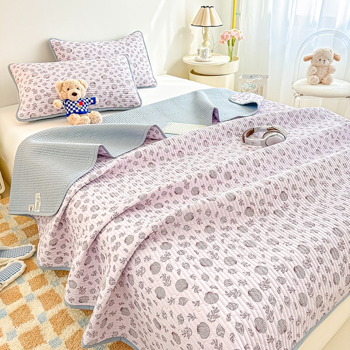 91家纺网 家纺一手货源 找家纺 橘夏家纺2025新款双层纱小云棉多功能床盖-亲密无间 贝壳秘境--紫贝