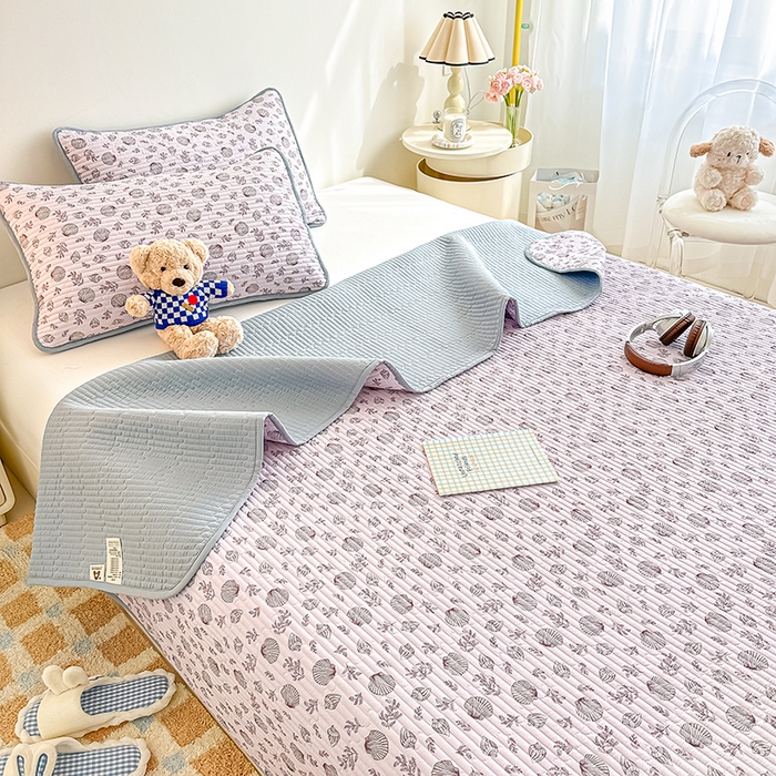 91家纺网 家纺一手货源 找家纺 橘夏家纺2025新款双层纱小云棉多功能床盖-亲密无间 贝壳秘境--紫贝