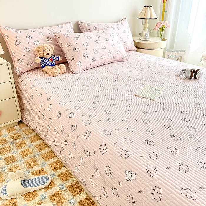 91家纺网 家纺一手货源 找家纺 橘夏家纺2025新款双层纱小云棉多功能床盖-亲密无间 熊宝--暖玉熊宝