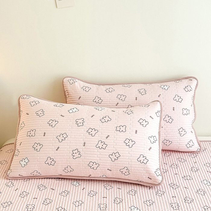 91家纺网 家纺一手货源 找家纺 橘夏家纺2025新款双层纱小云棉多功能床盖-亲密无间 熊宝--暖玉熊宝