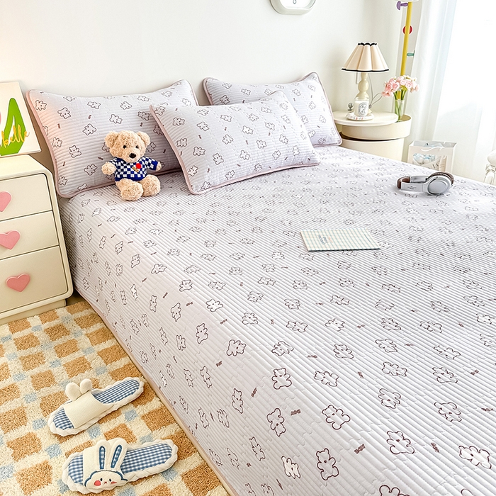 91家纺网 家纺一手货源 找家纺 橘夏家纺2025新款双层纱小云棉多功能床盖-亲密无间 熊宝--浅灰熊宝