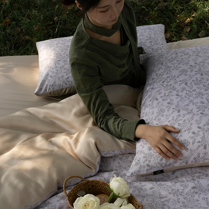 91家纺网 家纺一手货源 找家纺 禾时 2025新款60S兰精天丝数码印花四件套进口莱赛尔床品四件套-花未央 花未央-白