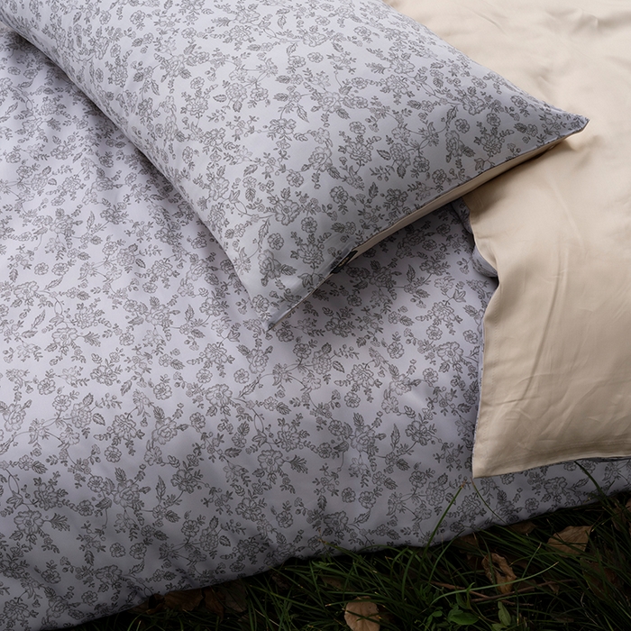 91家纺网 家纺一手货源 找家纺 禾时 2025新款60S兰精天丝数码印花四件套进口莱赛尔床品四件套-花未央 花未央-灰