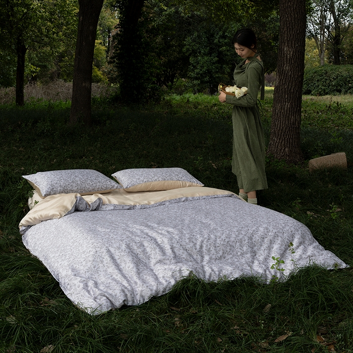 91家纺网 家纺一手货源 找家纺 禾时 2025新款60S兰精天丝数码印花四件套进口莱赛尔床品四件套-花未央 花未央-灰