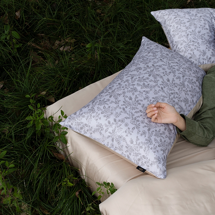 91家纺网 家纺一手货源 找家纺 禾时 2025新款60S兰精天丝数码印花四件套进口莱赛尔床品四件套-花未央 花未央-灰