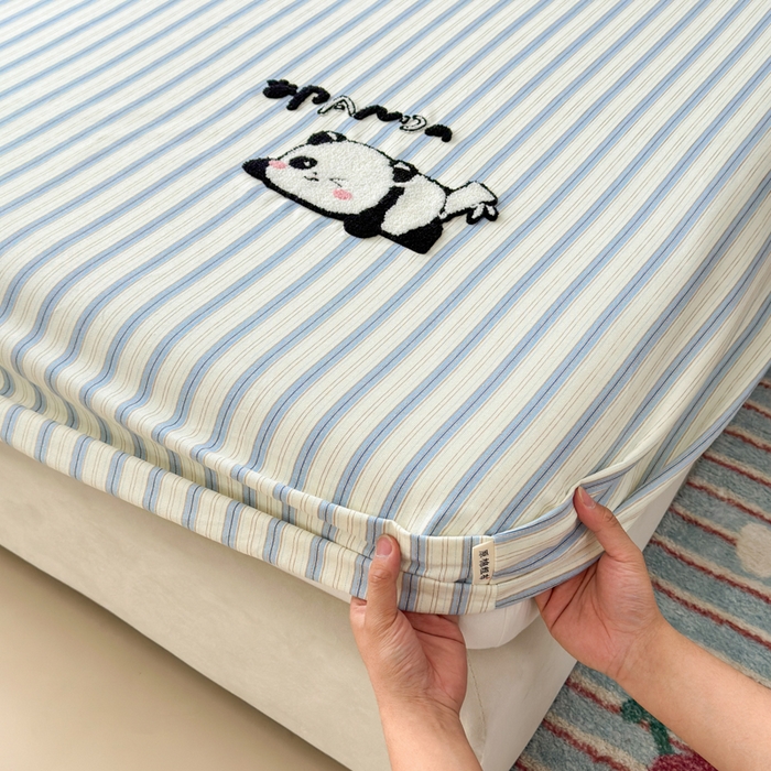 91家纺网 家纺一手货源 找家纺 如意朵 2025全棉老粗布刺绣床笠系列 小熊喵