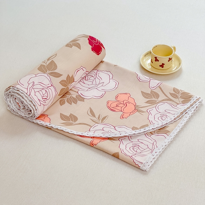 91家纺网 家纺一手货源 找家纺 宜家坊 2025新款春夏原棉鱼骨棉老粗布花边印花床单软凉席三件套 玫瑰