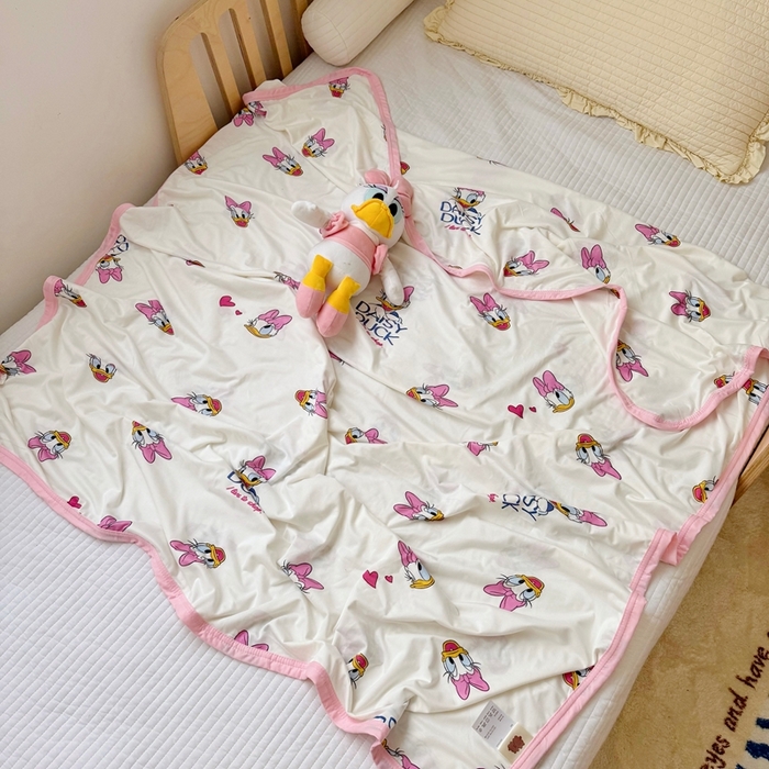 91家纺网 家纺一手货源 找家纺 星期八 2025新款婴儿裸睡级冰丝毯迪斯尼凉感毯 黛丝