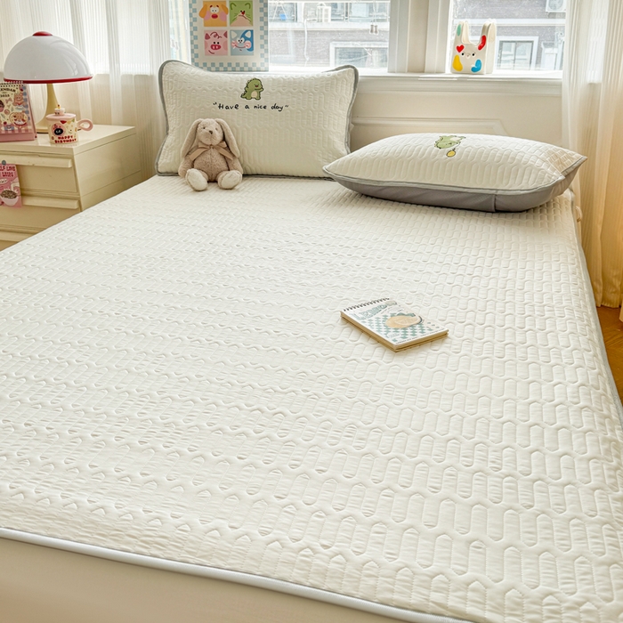 91家纺网 家纺一手货源 找家纺 慕尚家纺 2025刺绣款乳胶凉席水洗棉夏被三件套四件套 恐龙宝宝