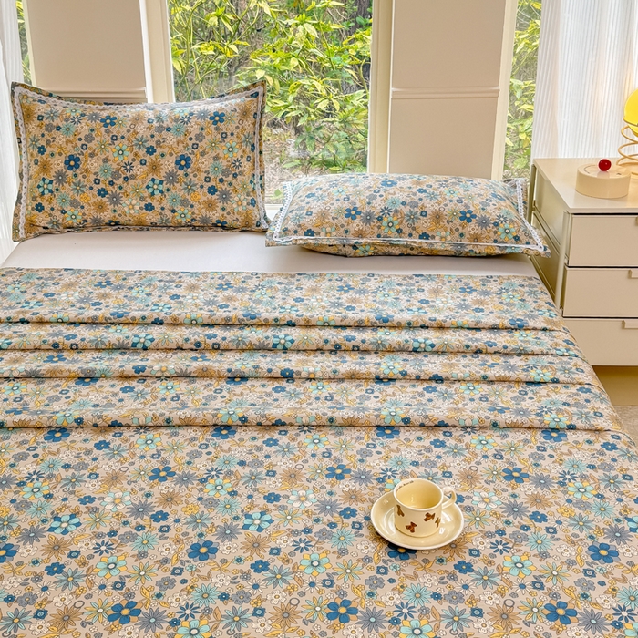 91家纺网 家纺一手货源 找家纺 宜家坊 2025新款春夏原棉鱼骨棉老粗布花边印花床单软凉席三件套 陌上花吟