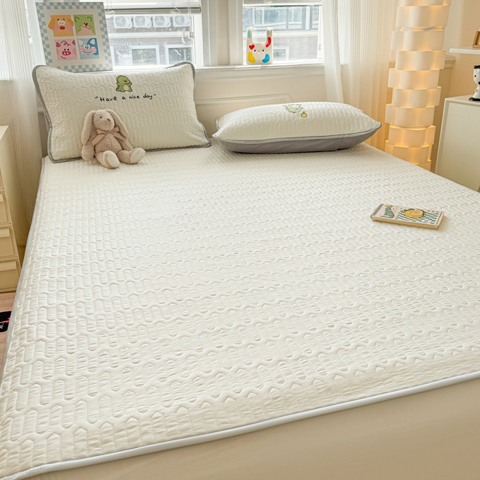 91家纺网 家纺一手货源 找家纺 慕尚家纺 2025刺绣款乳胶凉席水洗棉夏被三件套四件套 恐龙宝宝