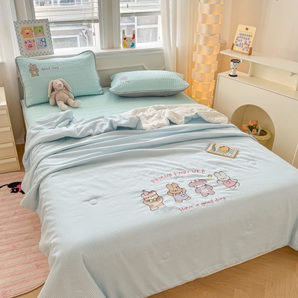 91家纺网 家纺一手货源 找家纺 （总）慕尚家纺 2025刺绣款乳胶凉席水洗棉夏被三件套四件套