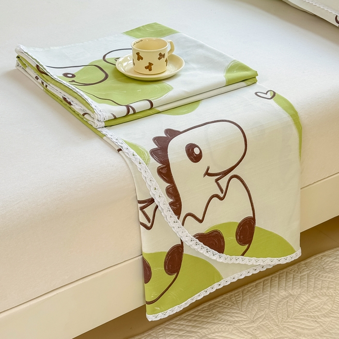 91家纺网 家纺一手货源 找家纺 宜家坊 2025新款春夏原棉鱼骨棉老粗布花边印花床单软凉席三件套 绿影萌龙