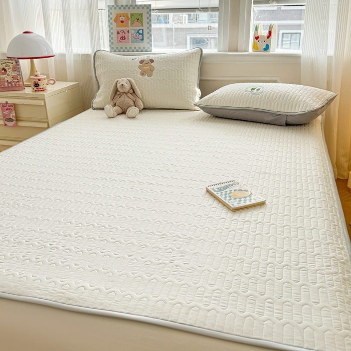 91家纺网 家纺一手货源 找家纺 慕尚家纺 2025刺绣款乳胶凉席水洗棉夏被三件套四件套 小贝贝