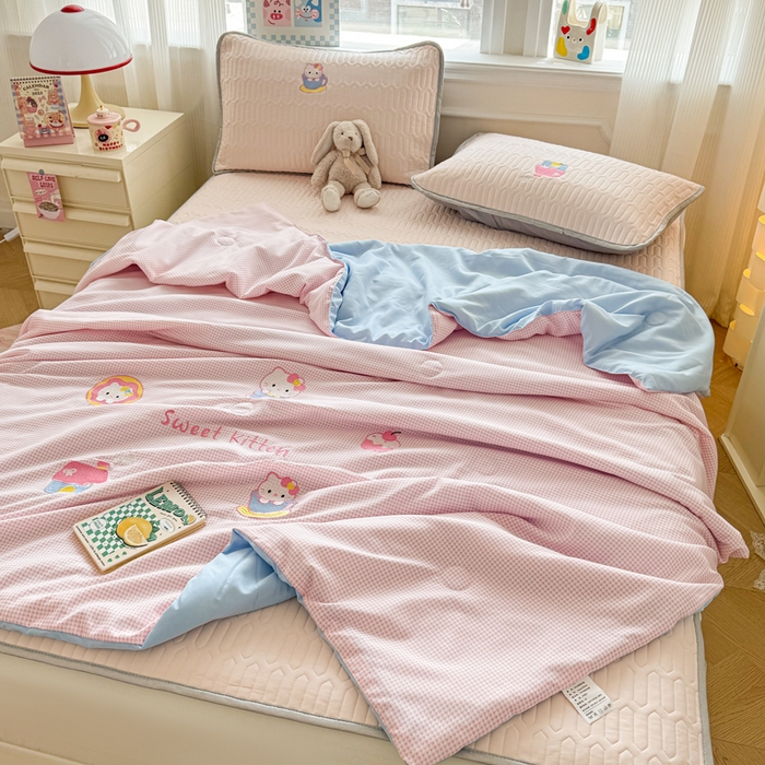 91家纺网 家纺一手货源 找家纺 慕尚家纺 2025刺绣款乳胶凉席水洗棉夏被三件套四件套 茶杯喵