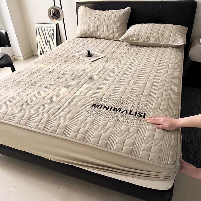 91家纺网 家纺一手货源 找家纺 3C 2025新款全棉水洗棉刺绣夹棉床笠 漫生活 卡其