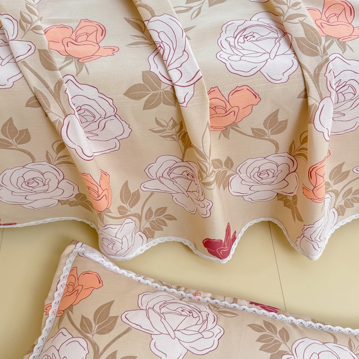 91家纺网 家纺一手货源 找家纺 宜家坊 2025新款春夏原棉鱼骨棉老粗布花边印花床单软凉席三件套 玫瑰