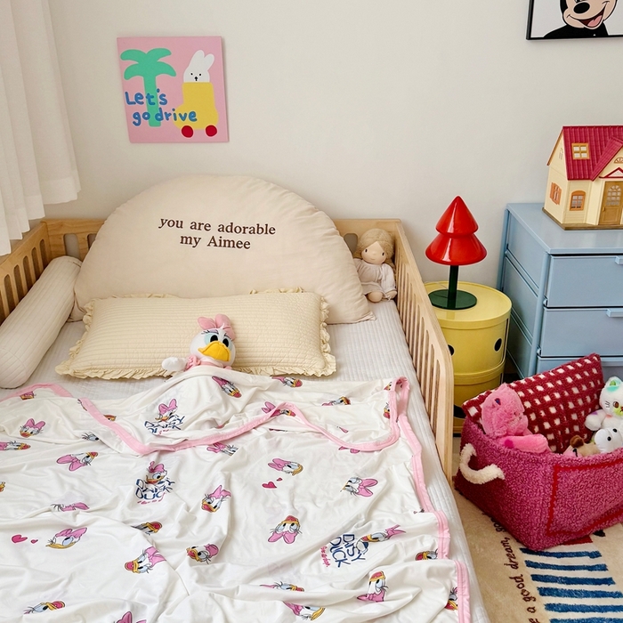 91家纺网 家纺一手货源 找家纺 星期八 2025新款婴儿裸睡级冰丝毯迪斯尼凉感毯 黛丝