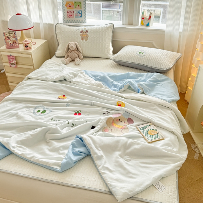 91家纺网 家纺一手货源 找家纺 慕尚家纺 2025刺绣款乳胶凉席水洗棉夏被三件套四件套 小贝贝