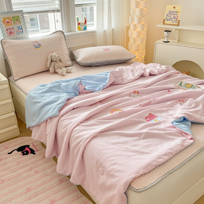 91家纺网 家纺一手货源 找家纺 慕尚家纺 2025刺绣款乳胶凉席水洗棉夏被三件套四件套 茶杯喵